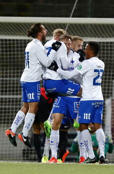 Norrköpings spelar jublar efter mål 1-0 av Jón Gudni Fjóluson