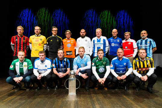  Graham Potter, Östersund, Magnus Haglund, Elfsborg, Rikard Norling, AIK, Per Olsson, AFC Eskilstuna, Alexander Axén, Örebro, Jörgen Lennartsson, Göteborg, Joel Cedergren, Sundsvall, Peter Swärdh, Kalmar och Özcan Melkemichel, Djurgården. Nedre raden från vänster: Stefan Billborn, assistenade Hammarby, Jens Gustafsson, Norrköping, Kim Bergstrand, Sirius, Magnus Pehrsson, Malmö FF, Christer Persson, assisterande Jönköping, Jan Jönsson, Halmstad och Mikael Stahre, Häcken.
