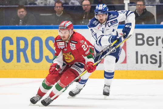 Leksands Jesper Ollas jagar Moras Marcus Sirén  i