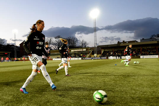 Rosengårds Lotta Schelin värmer upp
