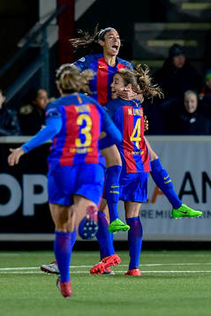 Barcelonas Leila Ouahabi jublar