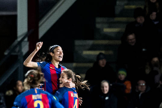 Barcelonas Leila Ouahabi jublar med Marta Unzue