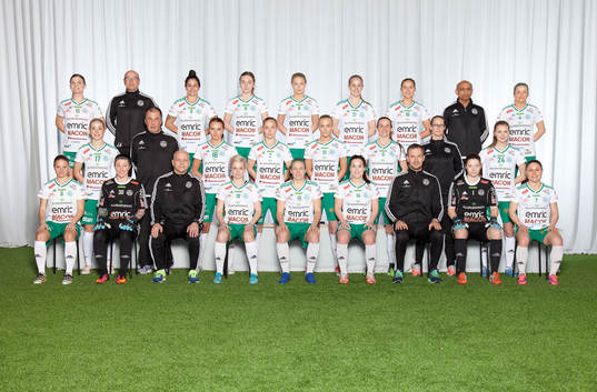 Assi poserar för en lagbild den 22 mars 2017 i Risögrund. Bakre ledet fr. v. Erin Craig, sportchef Joakim Abrahamsson, Fernanda Da Silva, Tilda Westman, Johanna Olofsson, Paulina Hedqvist, Moa Öhman, medical team Joe Rathod, Emilia Lundqvist. Mittenledet fr. v. Elin Nilsson, målvaktstränare Olov Nordgren, Johanna Antti, Frida Jacobsson, Amanda Söderholm, Indira Ilic, Medical team Ann Öhman, Cornelia Wiklund. Sittande fr. v. Emelie Helmvall, Christina Dineson, assisterande tränare Marcus Roininen, Josefin Hansson, Lina Henriksson, Frida Björck, tränare Fredrik Söderholm, Jenny Isaksson Johanna Andersson.