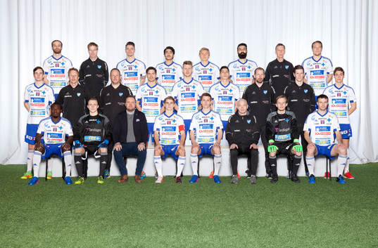 Luleå poserar för en lagbild den 23 mars 2017 i Luleå. Bakre ledet fr. v. Jesper Medén, Materialförvaltare Stefan Nybom, James Burgin, Islam Burman, Gustav Rönnbäck Wallin, Barzam Jamshidi, Massör Björn Ljungqvist, Emil Johansson. Mittenledet fr. v. Viktor Pettersson, Fysioterapeut Mats Lannerblad, Materialförvaltare Nils-Olof Carlsson, Martin Oskarsson, William Olausson, Marko Simovic, Tränare Anders Wallerström, Målvaktstränare Johan Lutström, Andreas Hedman. Sittande fr. v. Tetteh Komey, Gustav Stålnacke, Sportchef Daniel Kalén, Sebastian Sandlund, Anton Andersson, tränare Fredrik Waara, Filip Lindström, Vladimir Lazarev.