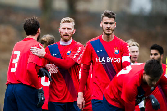 Örgrytes Johan Elmander, Fredrik Björck och Johan Hammar jublar efter att Sebastian Carlsen (ej i bild) gjort 1-0-målet