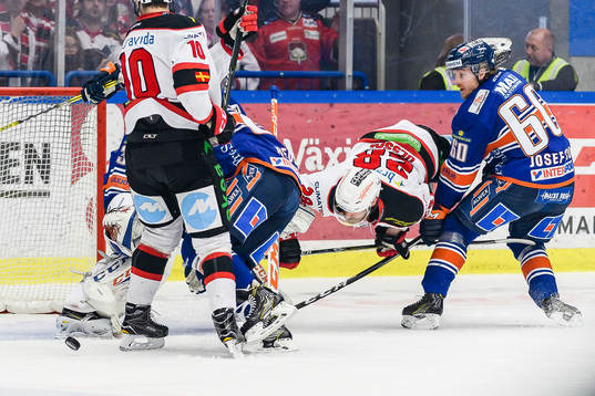 Malmö Redhawks Jens Olsson faller