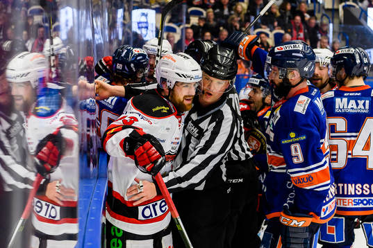 Bråk mellan flera spelare