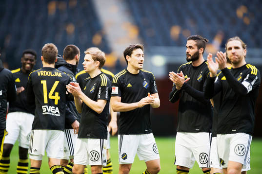 s spelare jublar efter en träningsmatch i fotboll mellan AIK och Norrköping den 26 mars 2017 i Stockholm. 