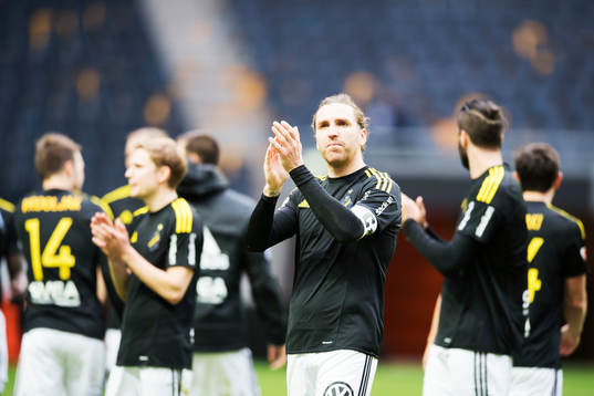 s spelare jublar efter en träningsmatch i fotboll mellan AIK och Norrköping den 26 mars 2017 i Stockholm. 
