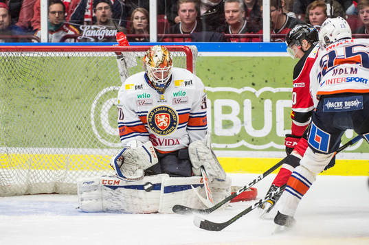 Malmö Redhawks Robin Alvarez mot Växjös målvakt Joacim
