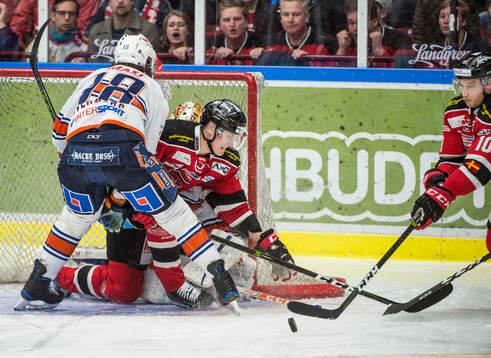 Malmö Redhawks Robin Alvarez och Fredrik Händemark mot