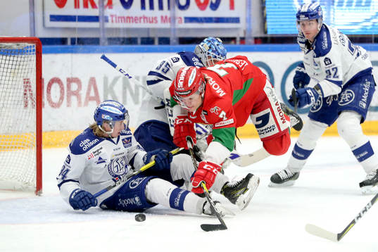 Moras Erlend Lesund och Leksands Olle Alsing och målvakt