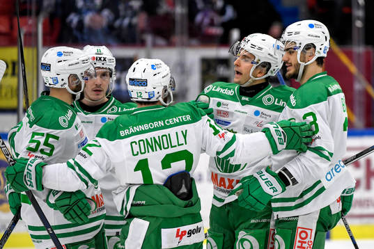 Rögles Dominik Granak jublar med lagkamrater