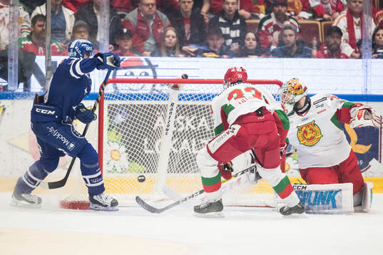 Leksands Mattias Ritola gör 3-0 bakom Moras målvakt