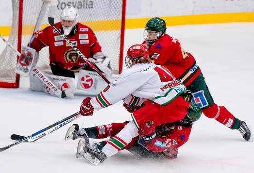 Frölundas Markus Hermanstad kör över Modos Oliwer