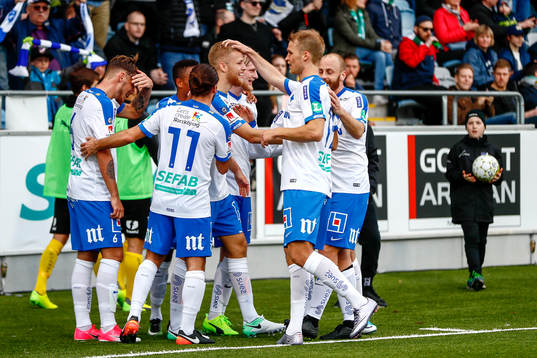 Norrköpings Filip Dagerstål jublar med lagkamrater