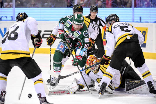 Frölundas Sean Bergenheim oroar framför Brynäs målvakt