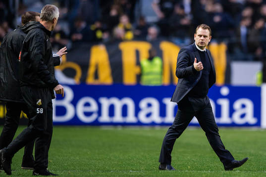 s tränare Rikard Norling under fotbollsmatchen i Allsvenskan mellan AIK och Häcken den 2 april 2017 i Stockholm.