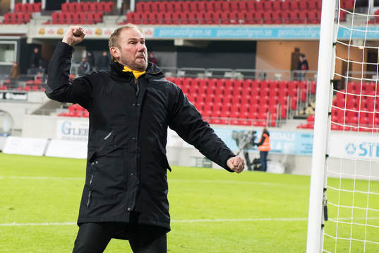 Elfsborgs manager Magnus Haglund jublar