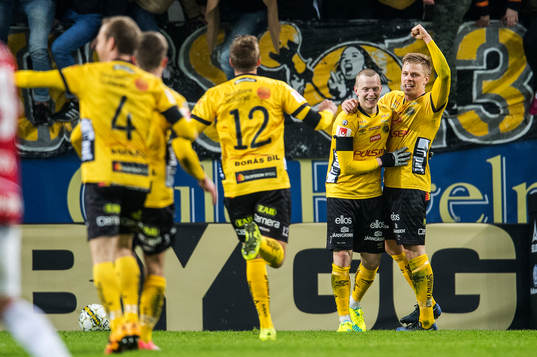 Elfsborgs Daniel Gustavsson och Per Frick (vända mot