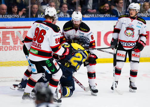 Malmö Redhawks Kim Rosdahl och Stefan Warg i gruff med