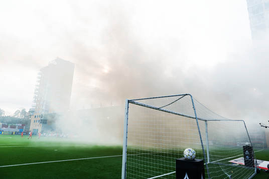 Matchen avbryts på grund av pyroteknik