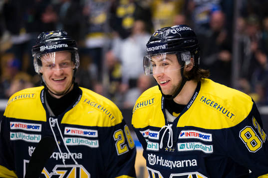 s Anton Bengtsson och Kevin Stenlund jublar