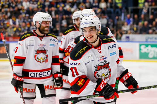 Malmö Redhawks Lukas Haudum jublar