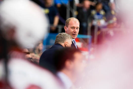 s tränare Johan Lindbom