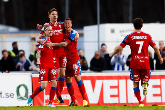 IFK Göteborgs Mikael Boman jublar med Elias Mar Omarsson