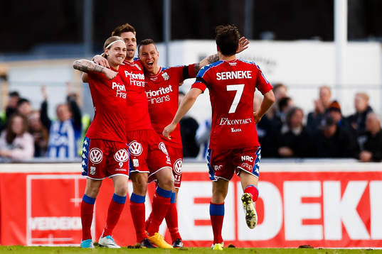 IFK Göteborgs Mikael Boman jublar med Elias Mar Omarsson