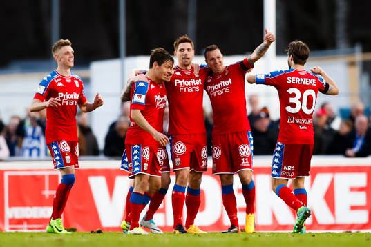 IFK Göteborgs Mikael Boman jublar med Elias Mar Omarsson