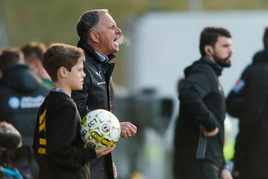 Halmstads tränare Jan Jönsson skriker