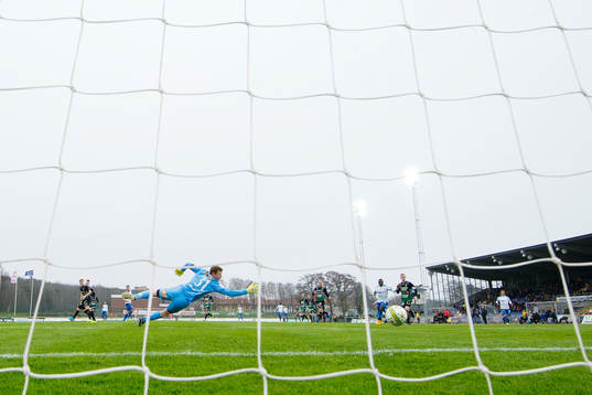Helsingborgs Andreas Landgren (ej i bild) gör 0-3-målet