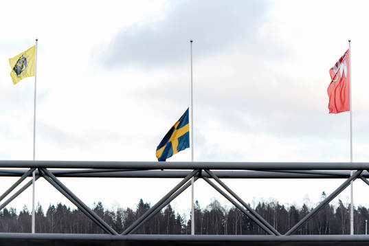 Svenska flaggan är på halvstång på Borås Arena