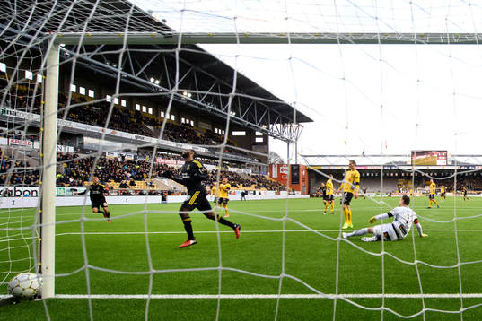 s Henok Goitom jublar