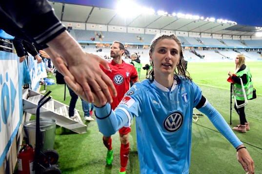 Malmö FFs Pawel Cibicki tackar publiken