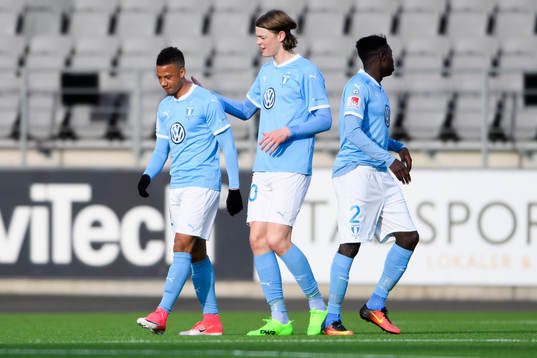 Malmö FFs Tobias Sana jublar med Hugo Andersson och Pa Konate efter mål