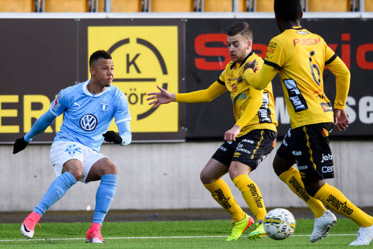 Malmö FFs Tobias Sana och Elfsborgs Oscar Iglicar Berntsson