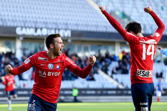 Örgrytes Daniel Sliper gör 1-0-målet och jublar med