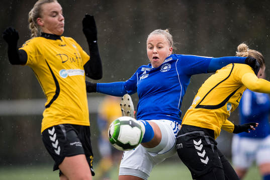 Stattenas Stephanie Petersson mot Glimåkras Erika