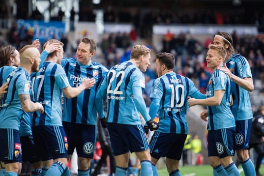 Djurgårdens Gustav Engvall gör 1-0 och jublar med Kim Källström, Felix Beijmo , Kerim Mrabti , Elliot Käck och Jonas Olsson