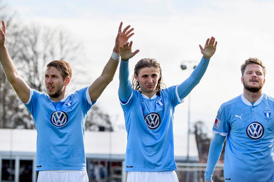 Malmö FFs Anton Tinnerholm, Pawel Cibicki och Franz Brorsson jublar