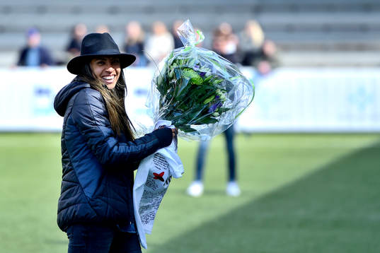 Rosengårds Marta Viera Da Silva tackas av