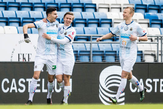 Gefles Deniz Hümmet jublar med Albin Lohikangas efter sitt 0-1 mål