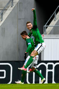 Jönköpings Tommy Thelin och Arni Vilhjalmsson  jublar efter 0-3