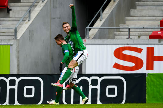 Jönköpings Tommy Thelin och Arni Vilhjalmsson  jublar efter 0-3