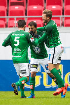 Jönköpings Robert Gojani jublar efter 0-1 målet tillsammans med Fredric Fendrich  och Joakim Karlsson  