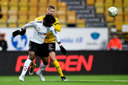 Örebros Kennedy Igboananike och Elfsborgs Joakim Nilsson