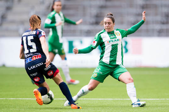 Linköpings Jessica Samuelsson går förbi Hammarbys Alma